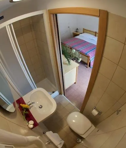 Castiglia ゲストハウス 4*